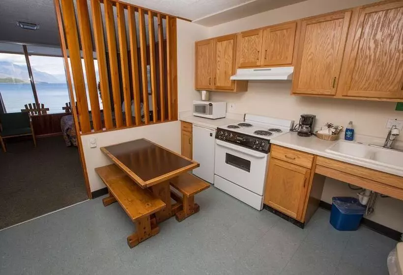 모텔 Village Inn At Apgar   Inside The Park