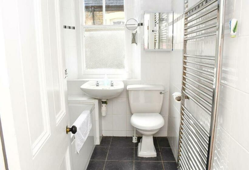 펜션 Donnington Guest House