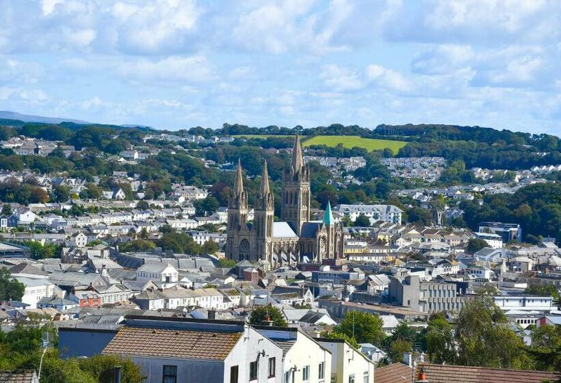 펜션 Donnington Guest House