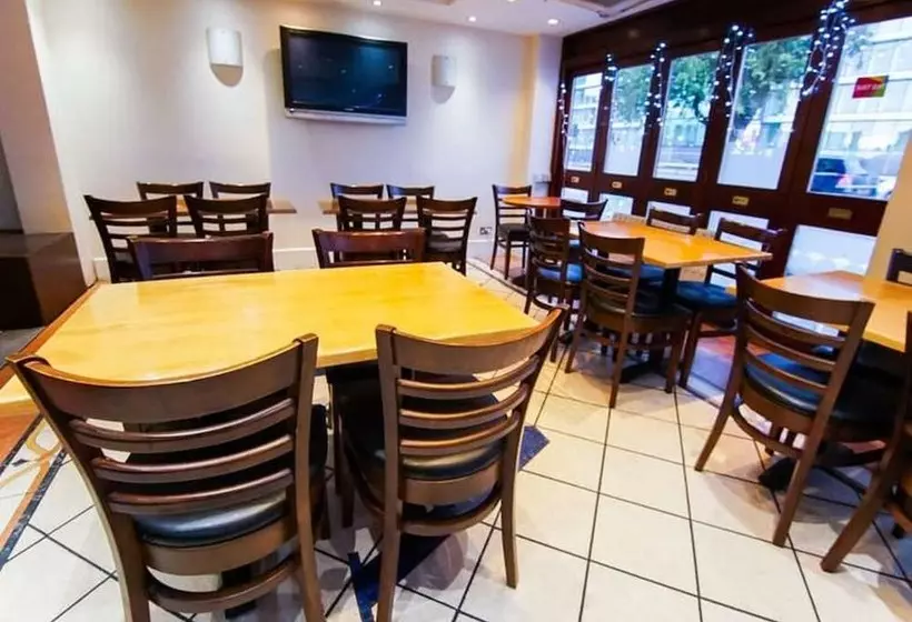 Vii Hotel & Indian Restaurant