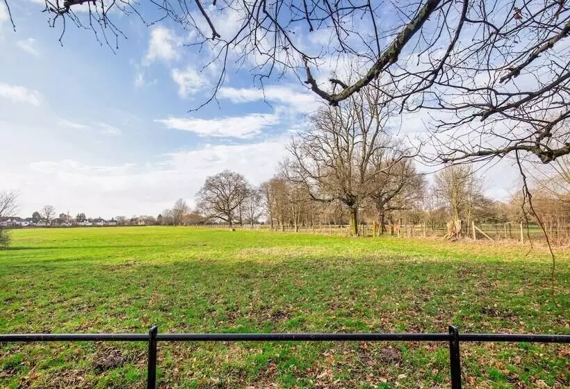 Vii Hotel & Indian Restaurant