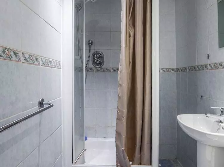 Vii Hotel & Indian Restaurant