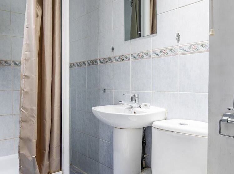 Vii Hotel & Indian Restaurant