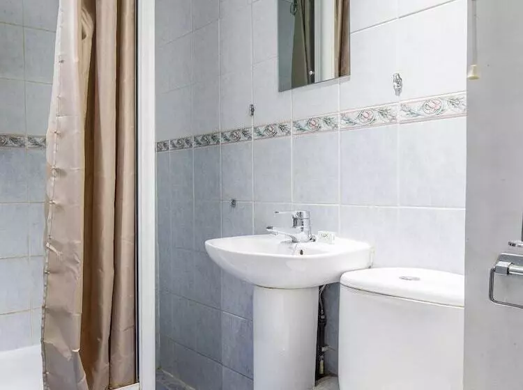 Vii Hotel & Indian Restaurant