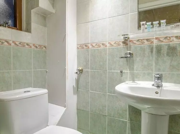 Vii Hotel & Indian Restaurant