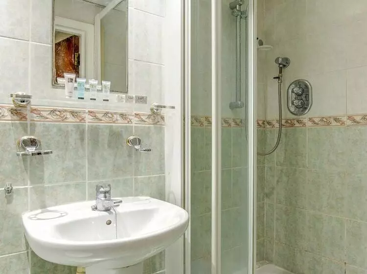 Vii Hotel & Indian Restaurant