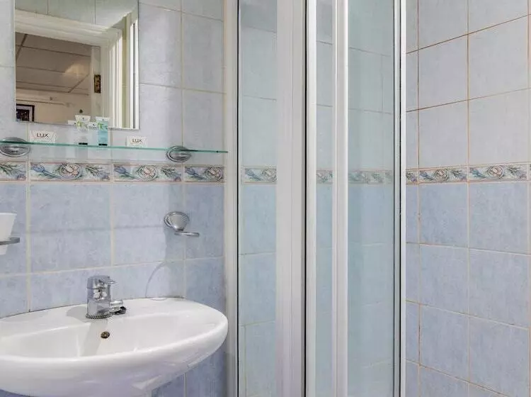 Vii Hotel & Indian Restaurant