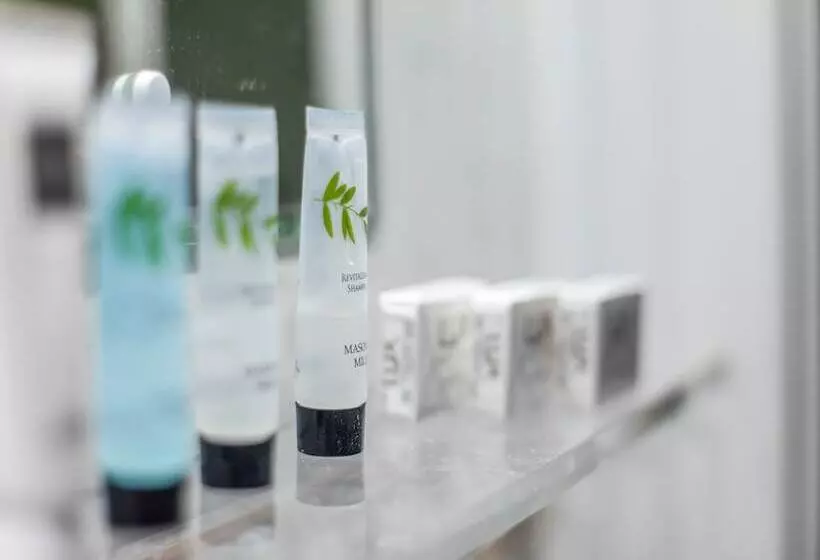 Vii Hotel & Indian Restaurant