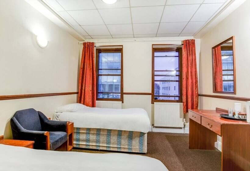 Vii Hotel & Indian Restaurant