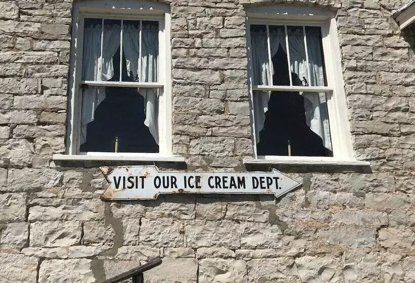 Corner George Inn Bed & Breakfast