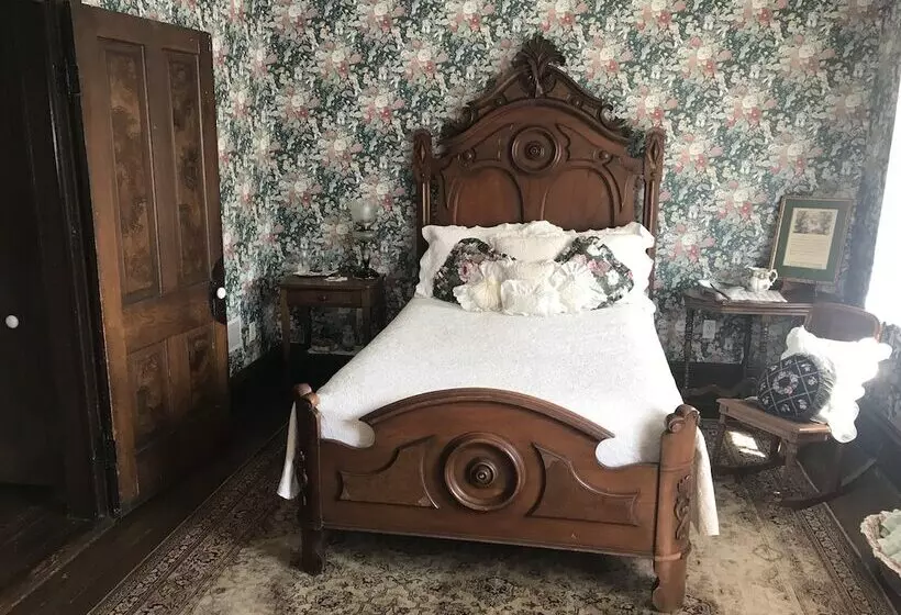 Corner George Inn Bed & Breakfast