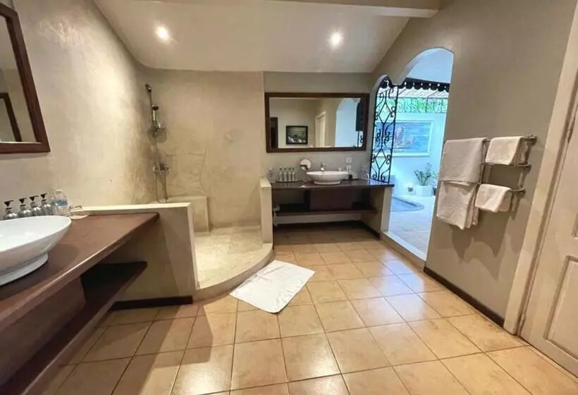 هتل La Palmeraie D'angkor