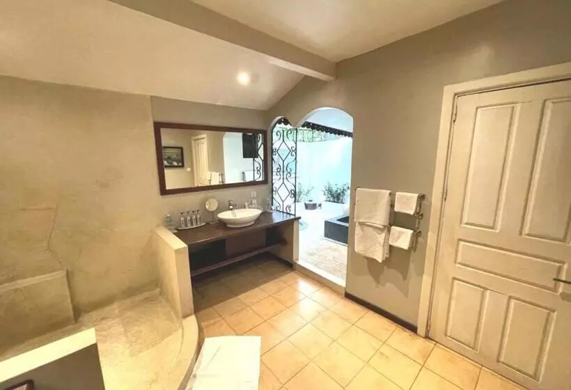 هتل La Palmeraie D'angkor