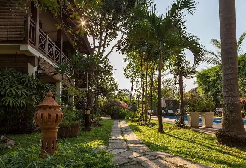 هتل La Palmeraie D'angkor