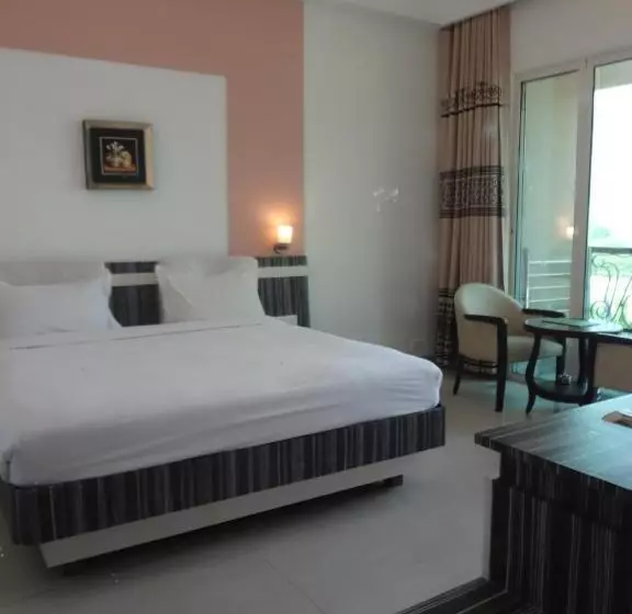 Отель Sea N Rock