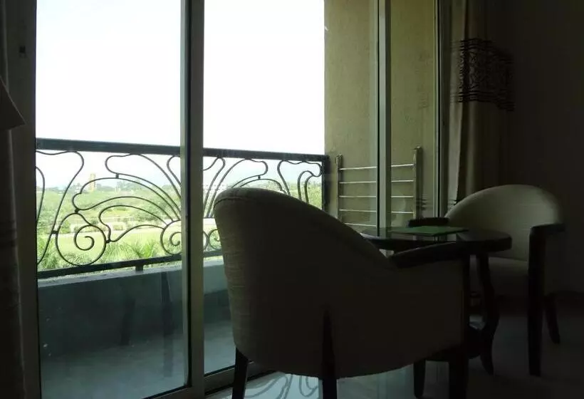 Отель Sea N Rock