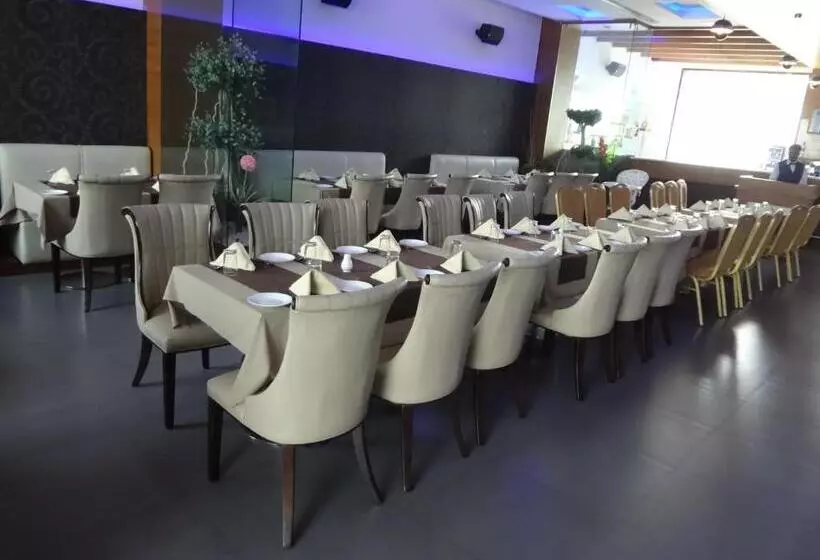 Отель Sea N Rock