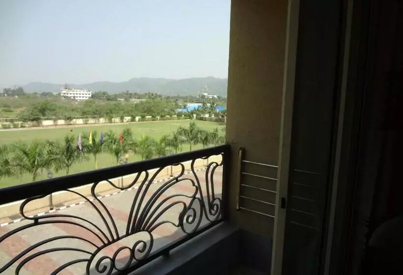 Отель Sea N Rock