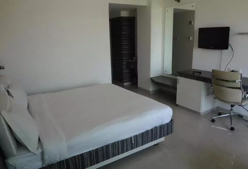 Отель Sea N Rock