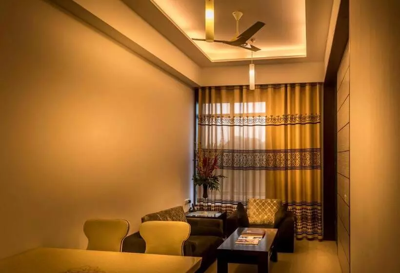 Отель Sea N Rock