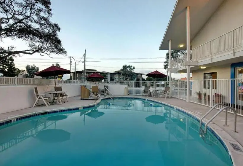 Motel 6 Monterey, Ca