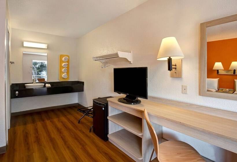 Motel 6 Monterey, Ca