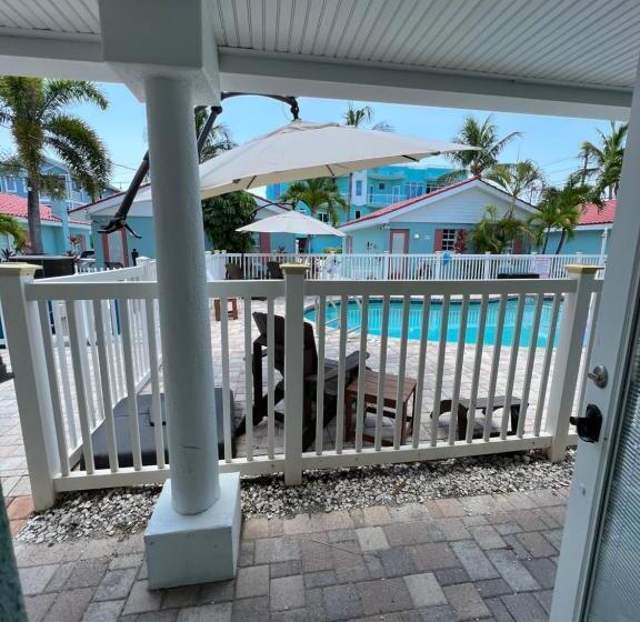 汽车旅馆  Blue Waters Treasure Island