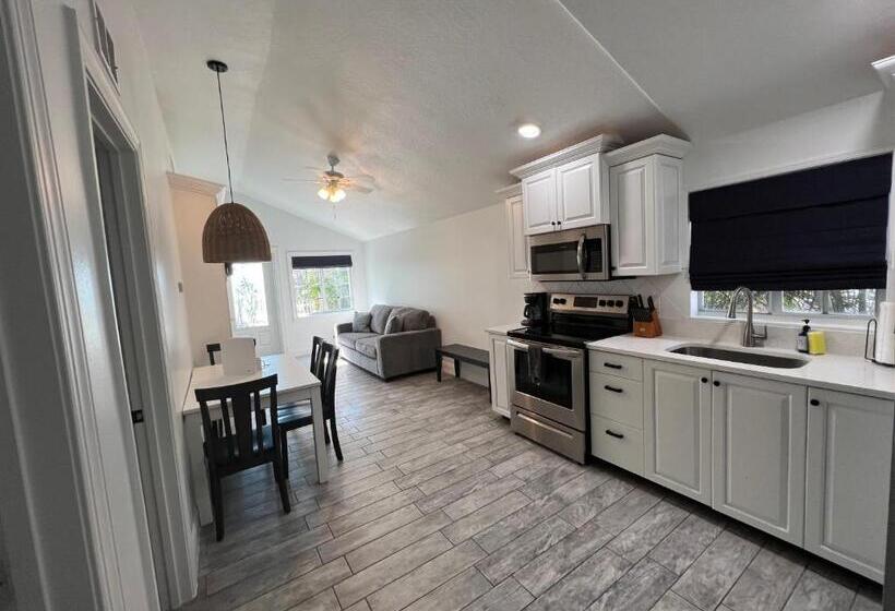 汽车旅馆  Blue Waters Treasure Island