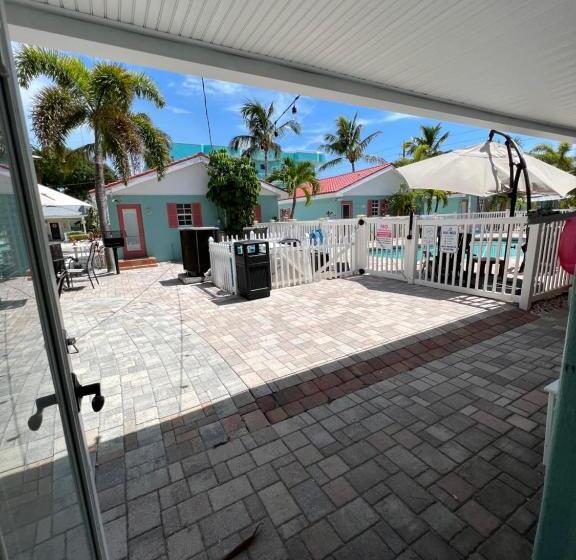 汽车旅馆  Blue Waters Treasure Island