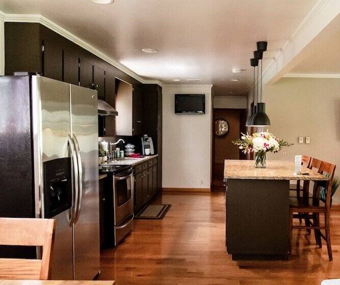 펜션 The Broadway Guest House