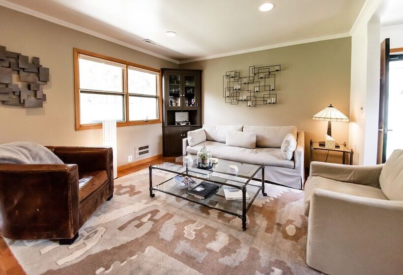 펜션 The Broadway Guest House