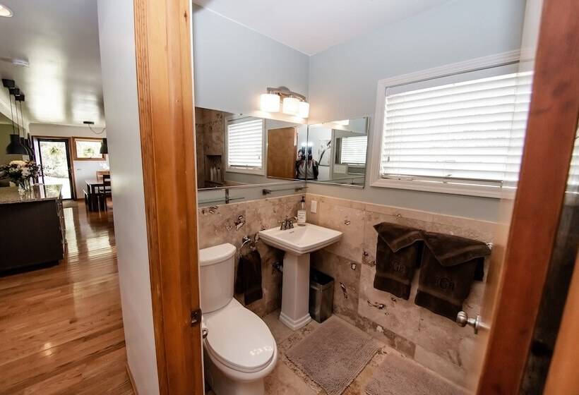 펜션 The Broadway Guest House