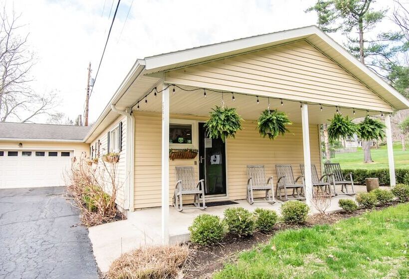 펜션 The Broadway Guest House