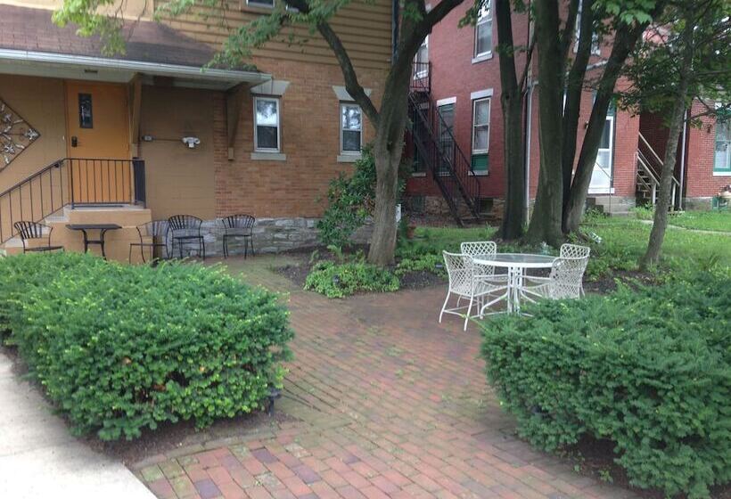 Walton Manor Inn Bed & Breakfast