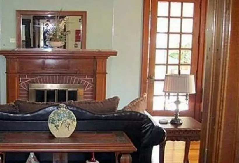 Walton Manor Inn Bed & Breakfast