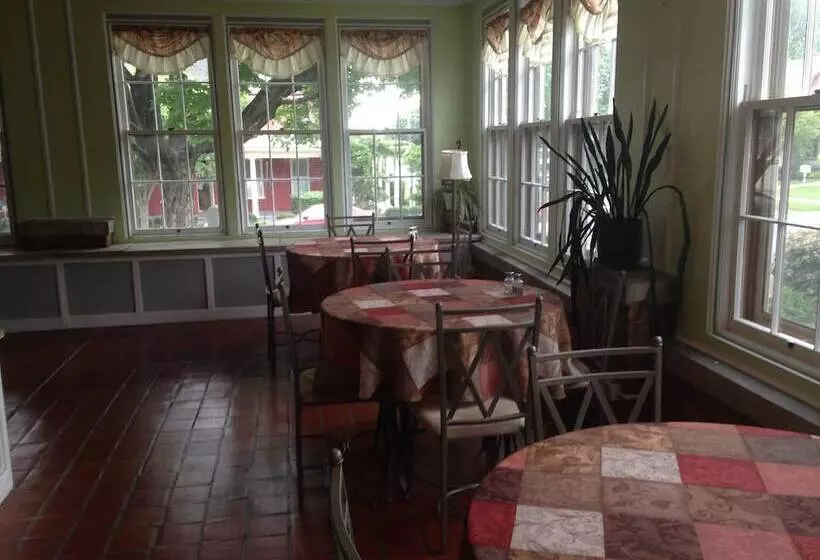 Walton Manor Inn Bed & Breakfast