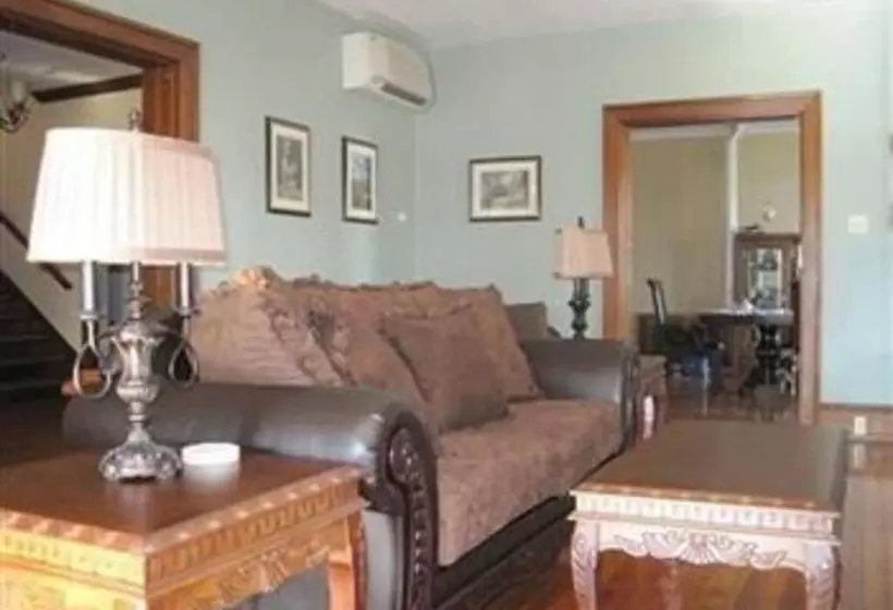 Walton Manor Inn Bed & Breakfast