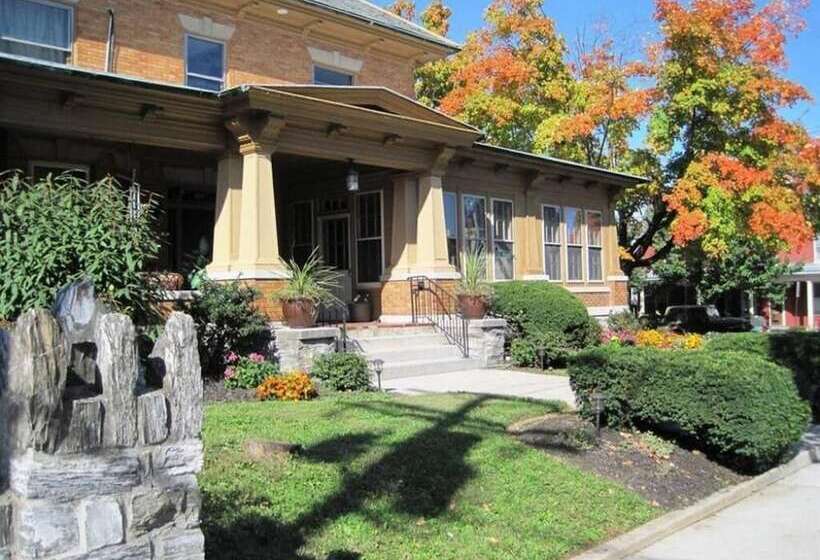 Walton Manor Inn Bed & Breakfast