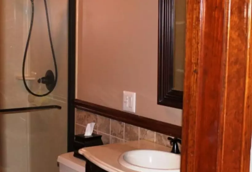 Walton Manor Inn Bed & Breakfast