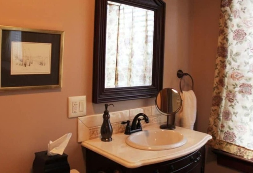 Walton Manor Inn Bed & Breakfast