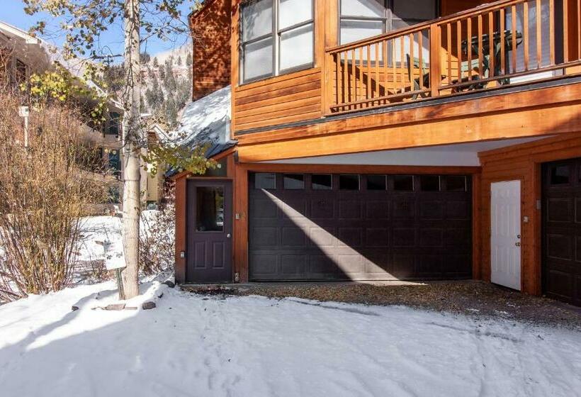 בית מלון כפרי Coronet Creek Retreat