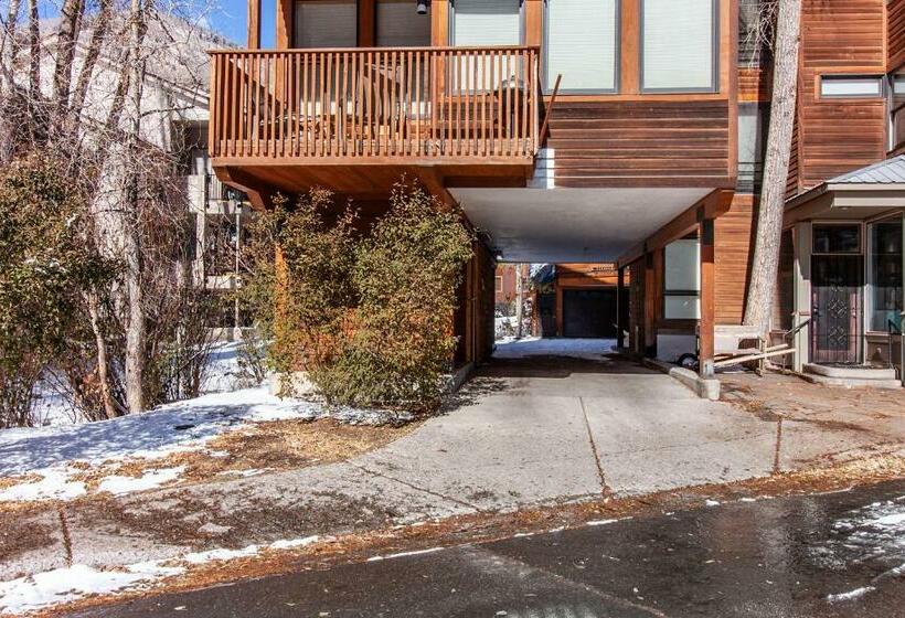 בית מלון כפרי Coronet Creek Retreat