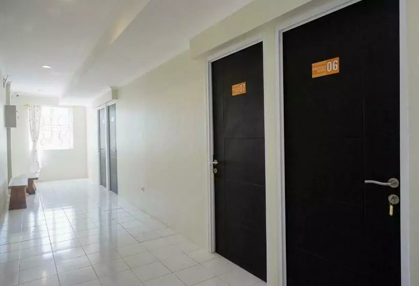 ホテル Reddoorz Near Sto Telkom Tarakan