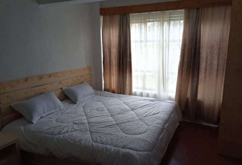 هتل Aj's The Ranch