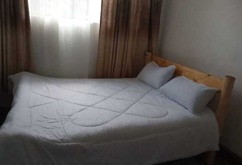 هتل Aj's The Ranch