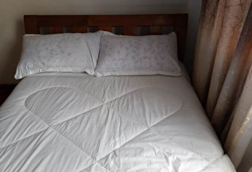 هتل Aj's The Ranch