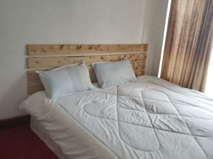 هتل Aj's The Ranch