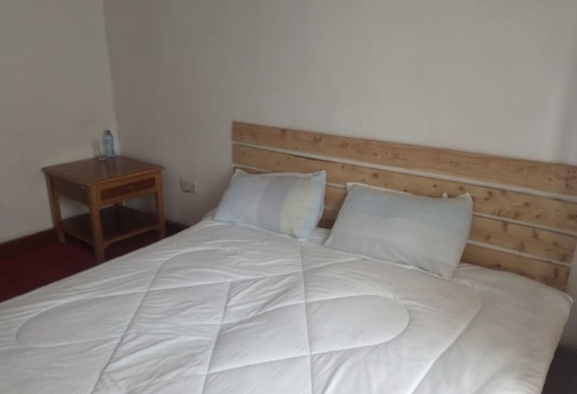 هتل Aj's The Ranch