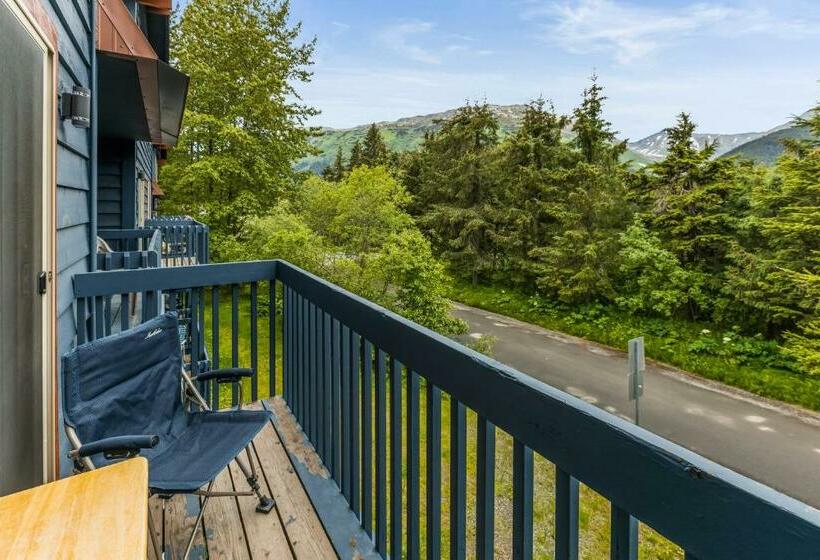 فندق Alyeska Adventure