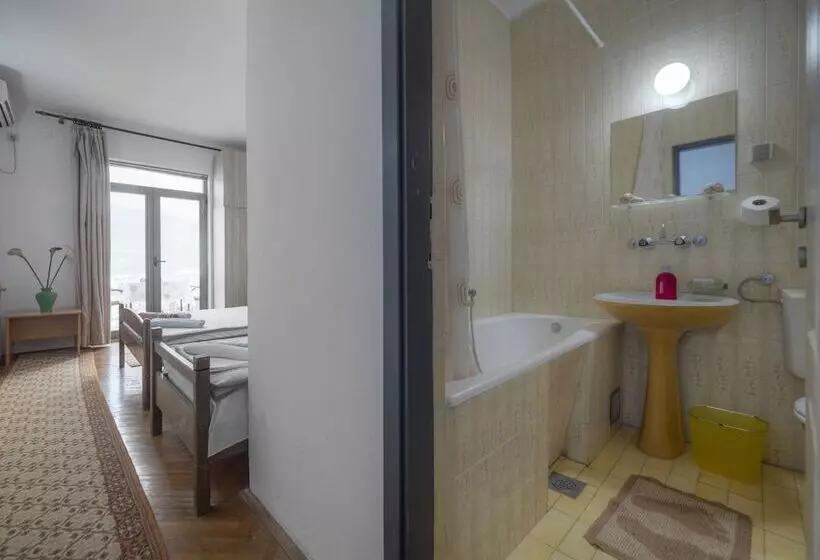 هتل Madra Rooms & Apartments